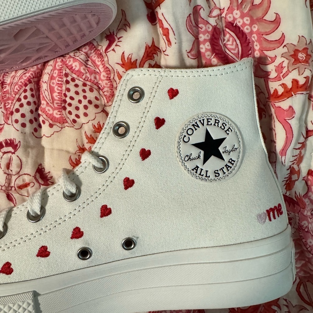 Converse White and Red High-Top Sneakers Classic Design - Picture 3 of 6